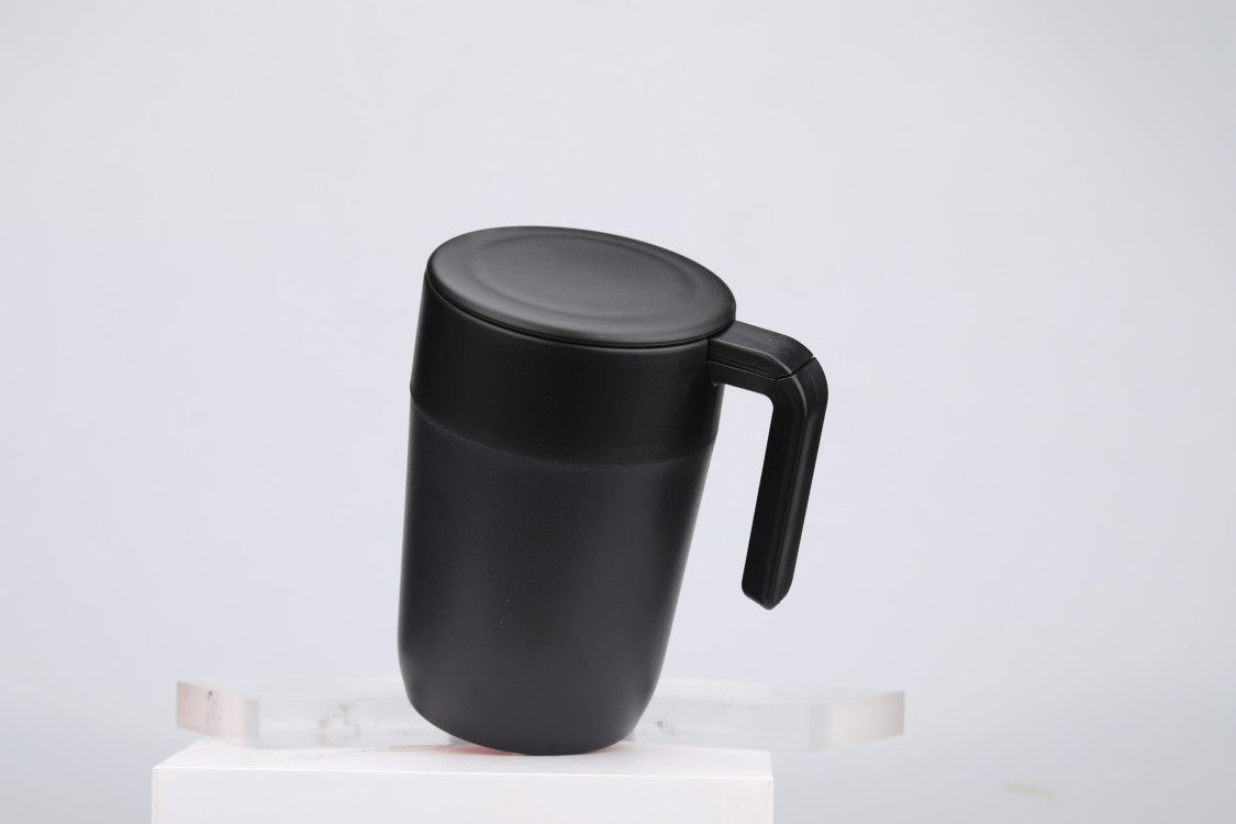 Coffee brewing cup with filter