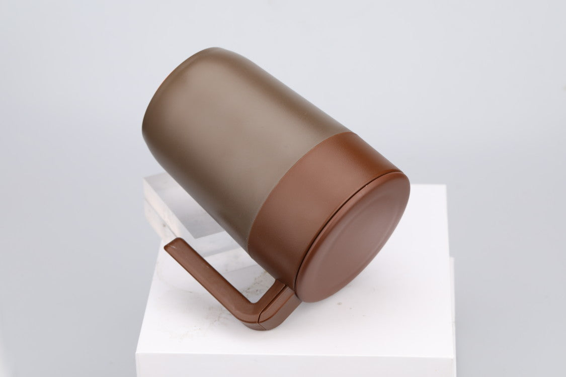 Coffee brewing cup with filter