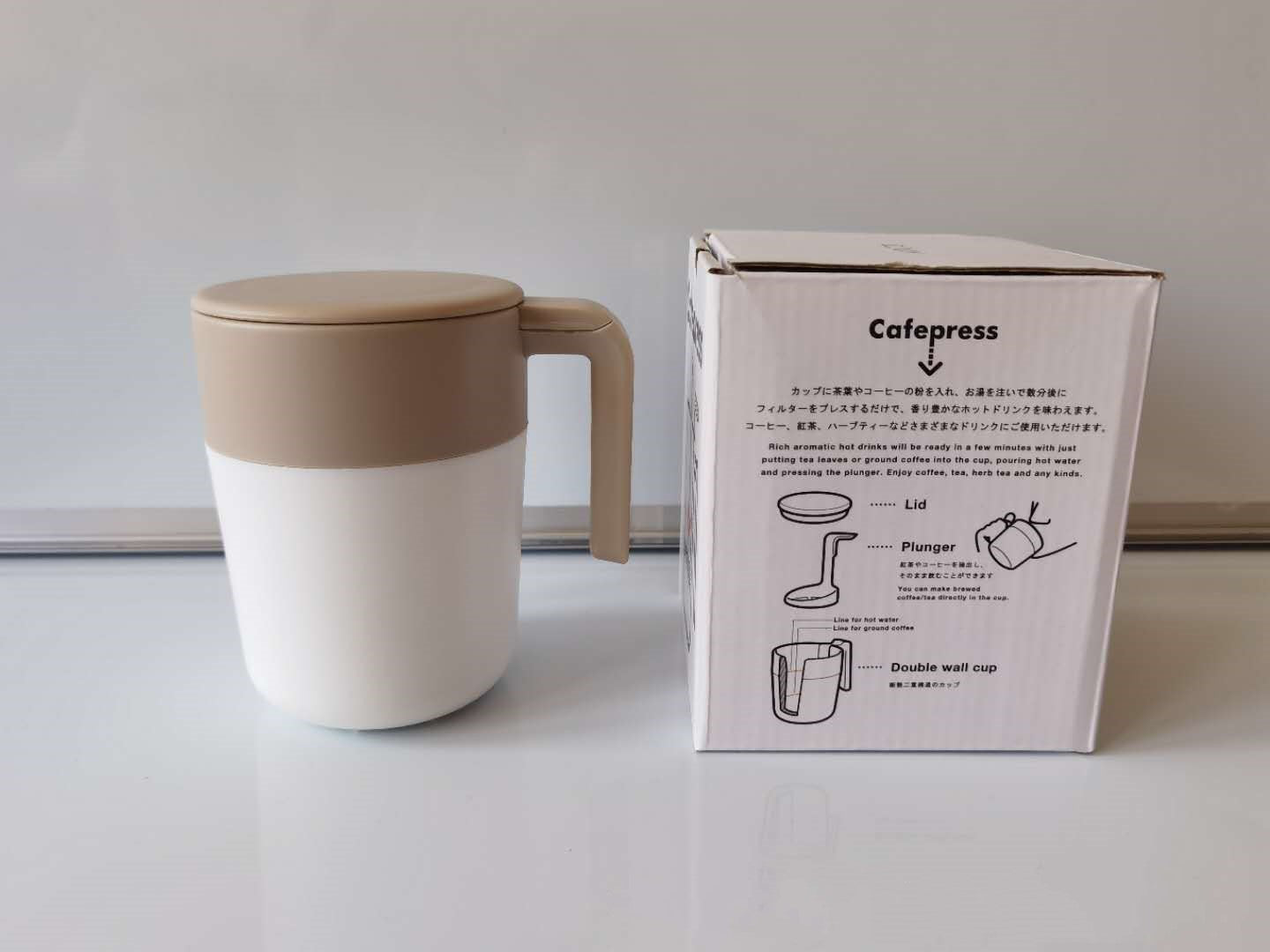 Coffee brewing cup with filter