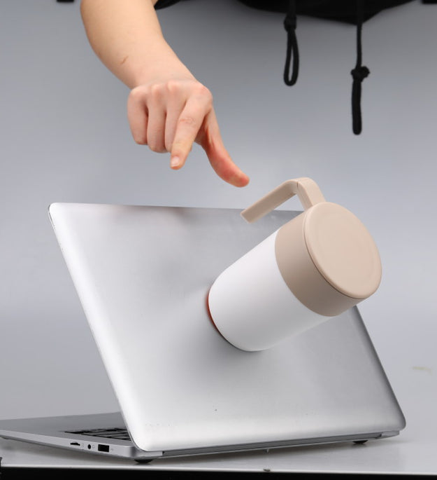 Coffee brewing cup with filter