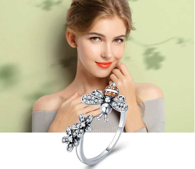 Bee Story Ring - Bee Design Ring